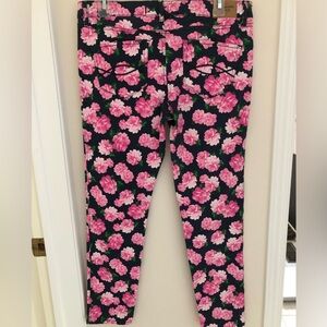 Abercrombie & Fitch Pink Floral Cropped Pants